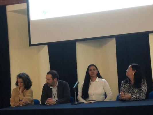Fotografía de los panelistas