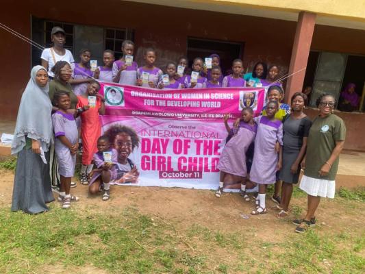 Members with JSS I students of Ife Girls High School.