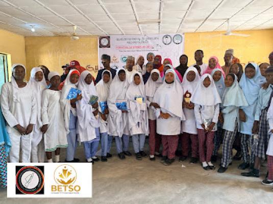 Group picture including the members of OWSD Yola, Special Guest of honour and participants of the science exhibition.