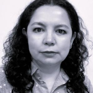 Mi retrato de frente, con fondo blanco