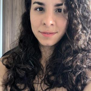 White woman, brown eyes and long and brown hair 