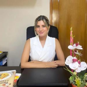 Licenciada en Nutrición y Dietética con experiencia en consulta nutricional, evaluación clínica y diagnóstico dietoterapéutico. Consultora nutricionista en sectores petrolero, agrícola, industrial y educativo. Experiencia en supervisión de servicios de alimentación, elaboración de menús y capacitación de personal. Docente universitaria e investigadora con enfoque en formación por competencias. Ponente en temas de alimentación saludable, enfermedades crónicas, salud metabólica y educación nutricional.