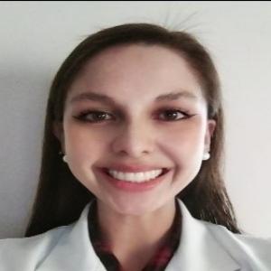 Dra. Madleen Díaz Estrada, médico cirujano e investigadora boliviana especializada en inmunología, salud pública e inclusión.