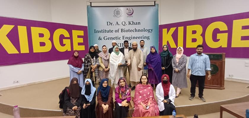 A group photo of resource person and organisers