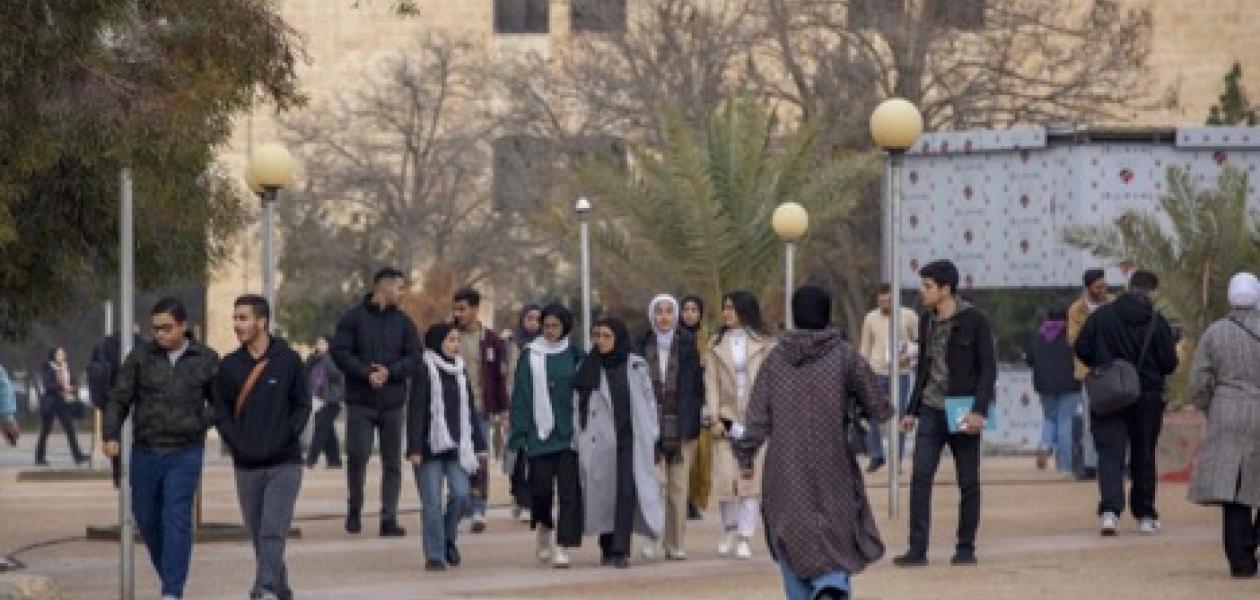 Students on the campus at Hashemite University in Türkiye